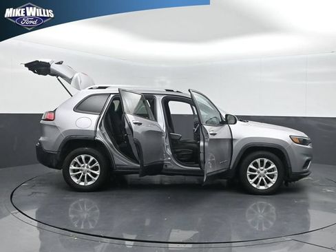 Used 2020 Jeep Cherokee Latitude FWD image 27