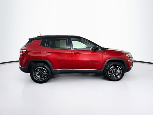 Used 2025 Jeep Compass Trailhawk AWD/4WD image 10