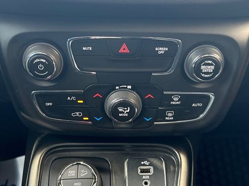 Used 2018 Jeep Compass Trailhawk w/ Cold Weather Group image 29