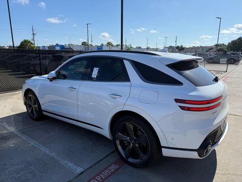 Used 2022 Genesis GV70 3.5T Sport w/ Sport Prestige Package AWD/4WD image 4