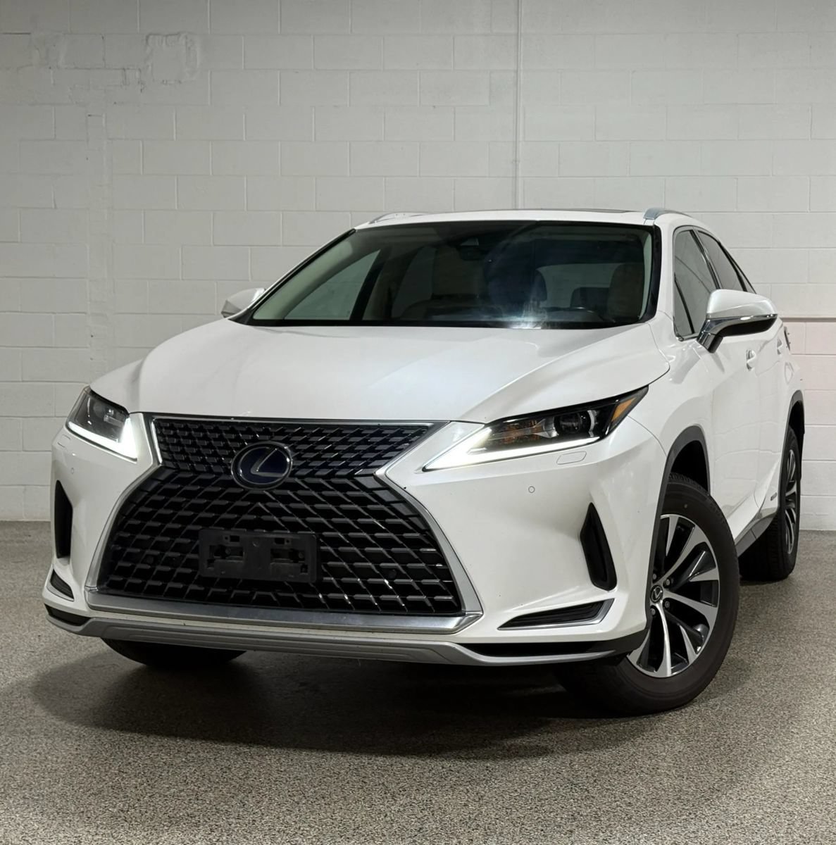 Used 2020 Lexus RX 450h AWD w/ Premium Package image 2