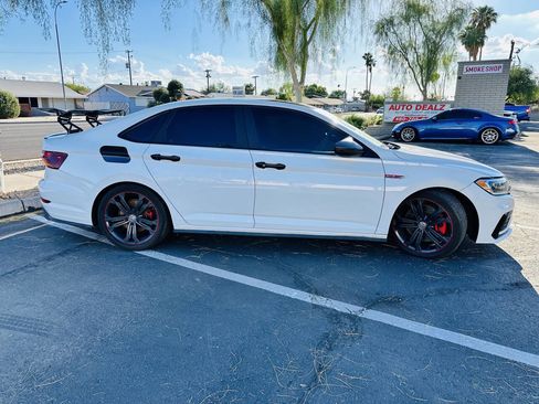 Used 2019 Volkswagen Jetta GLI image 4