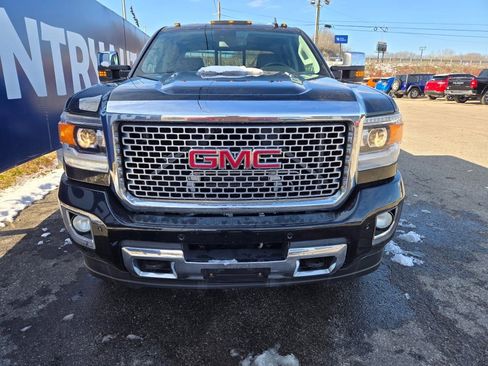 Used 2015 GMC Sierra 3500 Denali image 2