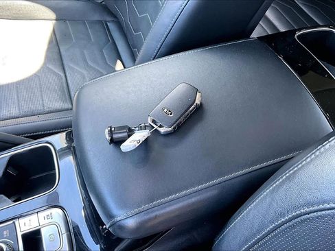 Used 2020 Kia Telluride SX w/ SX Prestige Package image 14