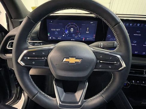 Used 2025 Chevrolet Traverse LT image 37