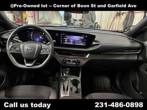 Used 2024 Buick Envista Sport Touring w/ Convenience I Package FWD image 18