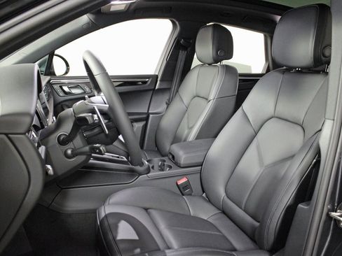 New 2026 Porsche Macan image 5