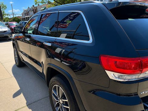 Used 2017 Jeep Grand Cherokee Limited AWD/4WD image 4