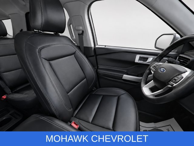 Used 2021 Ford Explorer XLT w/ Equipment Group 202A AWD/4WD image 14