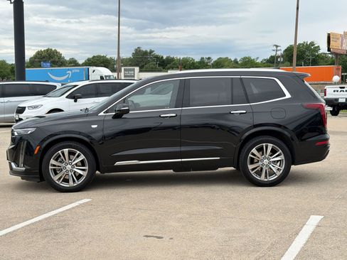 Used 2023 Cadillac XT6 Premium Luxury w/ Platinum Package FWD image 2