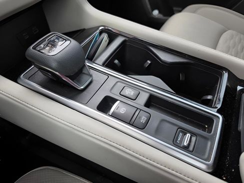 Used 2022 Nissan Pathfinder SV FWD image 13