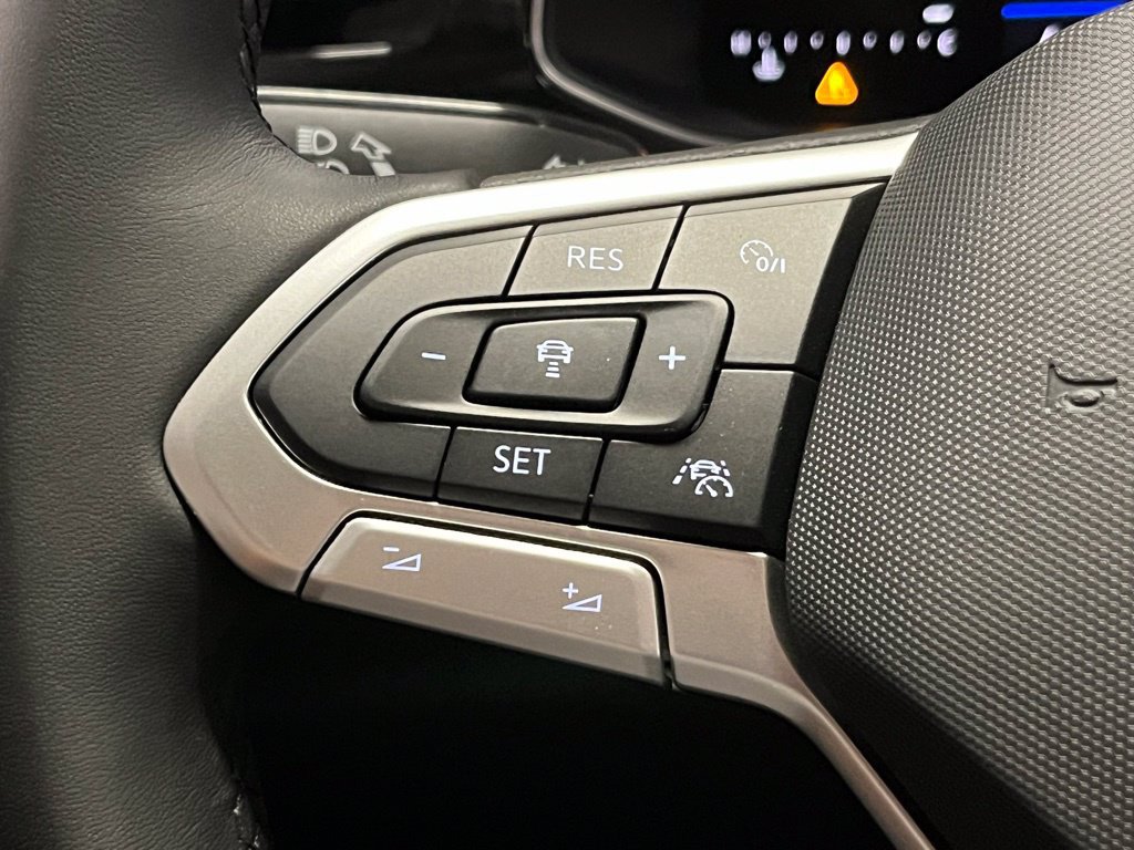 Used 2025 Volkswagen Jetta SE FWD image 20