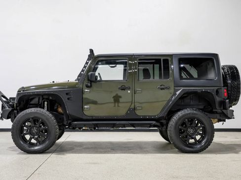 Used 2015 Jeep Wrangler Unlimited Sahara w/ Connectivity Group image 9