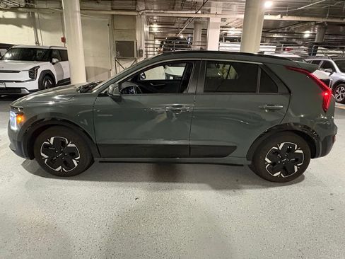 Used 2023 Kia Niro Wave w/ Wave Preserve Package FWD image 6