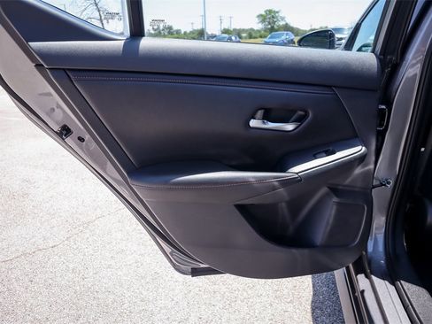 Used 2023 Nissan Sentra SR w/ Trunk Package image 25