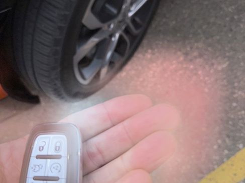 Used 2024 Chrysler Pacifica Pinnacle FWD image 6