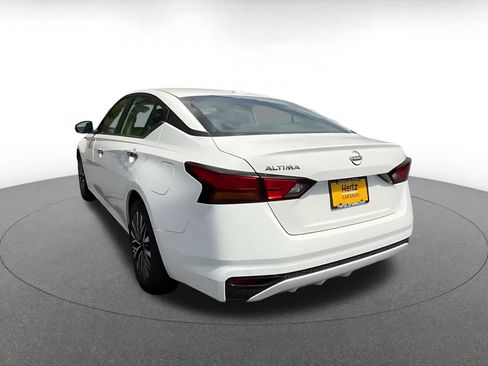 Used 2025 Nissan Altima 2.5 SV FWD image 9