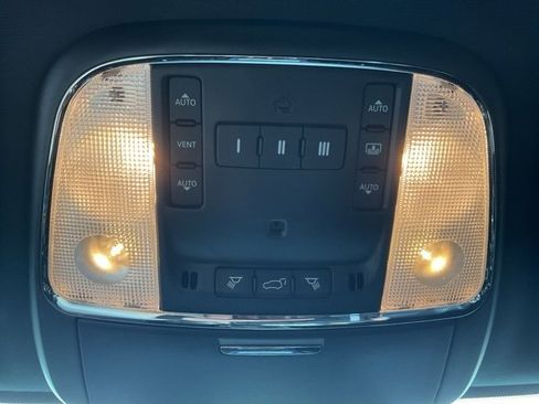 Used 2022 Jeep Grand Cherokee Limited w/ Tech Group image 18