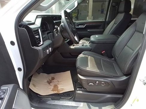 Used 2025 GMC Sierra 3500 Denali image 8
