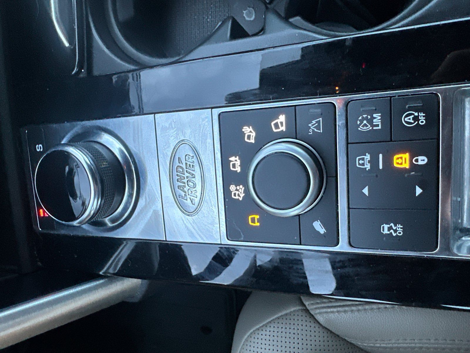 Used 2018 Land Rover Discovery HSE AWD/4WD image 13