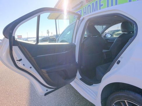 Used 2023 Toyota Camry SE image 28