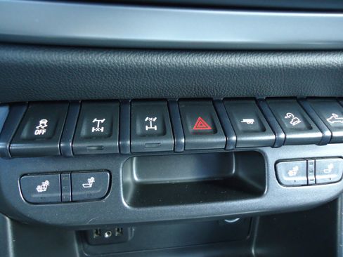 Used 2020 Chevrolet Colorado ZR2 image 21