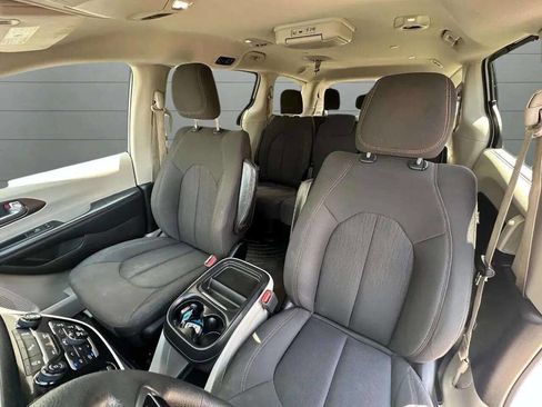 Used 2018 Chrysler Pacifica Touring Plus w/ Tire & Wheel Group image 13