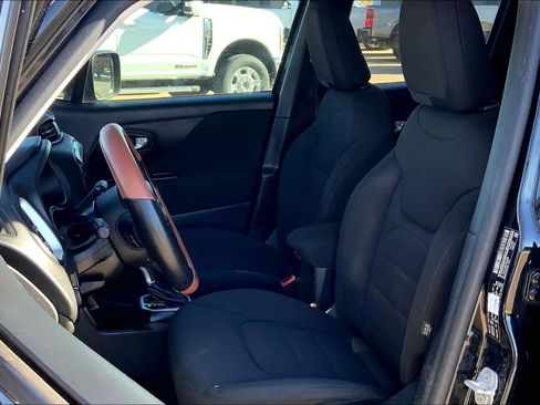 Used 2018 Jeep Renegade Latitude image 7