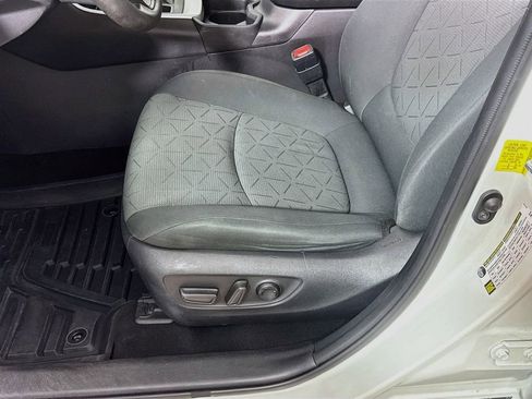 Used 2021 Toyota RAV4 XLE FWD image 18