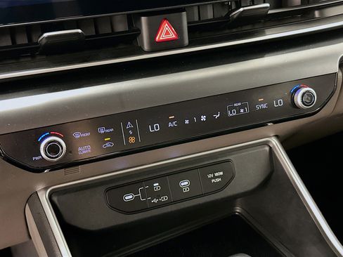 Used 2026 Kia Carnival FWD image 24