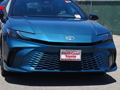 Used 2025 Toyota Camry XSE FWD image 4
