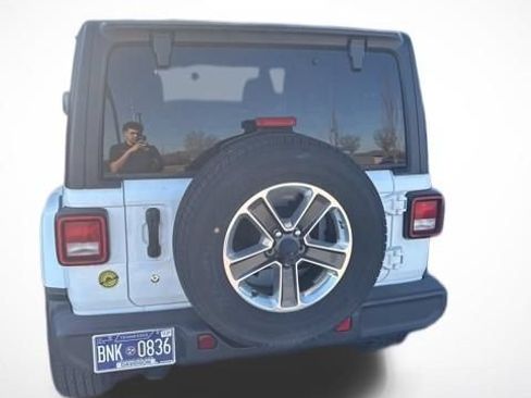Used 2018 Jeep Wrangler Unlimited Sahara AWD/4WD image 6