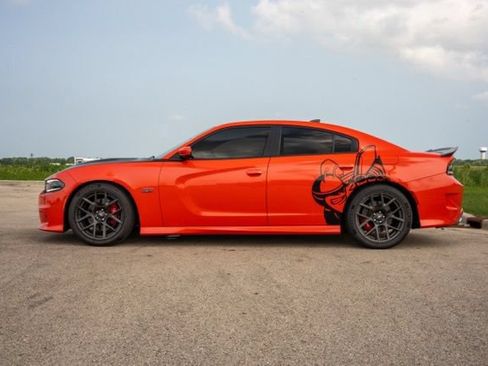 Used 2017 Dodge Charger R/T Scat Pack w/ Beats Audio Group RWD image 4