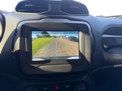 Used 2020 Jeep Renegade Altitude AWD/4WD image 18