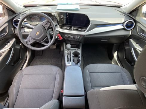 Used 2024 Chevrolet Trax LS FWD image 44