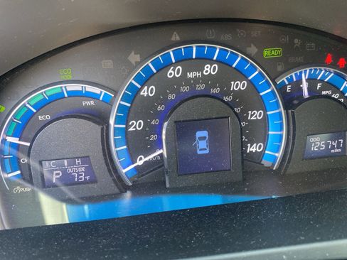 Used 2012 Toyota Camry XLE w/ Leather Pkg FWD image 11