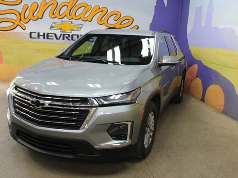 Used 2023 Chevrolet Traverse LT FWD image 4
