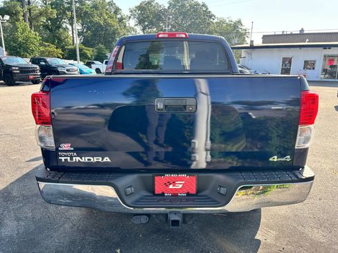 Used 2012 Toyota Tundra 4x4 CrewMax w/ SR5 Pkg image 4