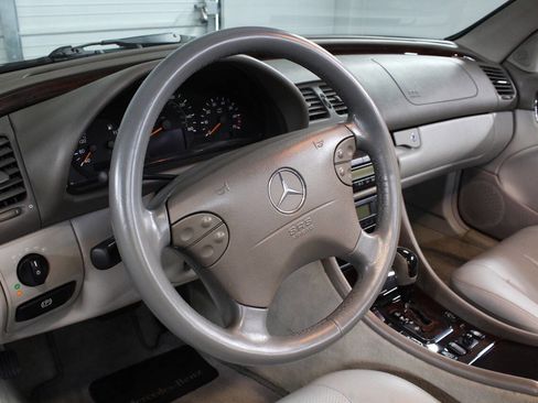 Used 2001 Mercedes-Benz CLK 320 Cabriolet image 12