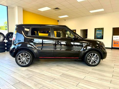 Used 2011 Kia Soul + image 4