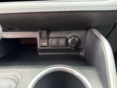 Used 2020 Toyota Highlander L AWD/4WD image 32