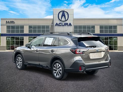 Used 2022 Subaru Outback Premium image 3