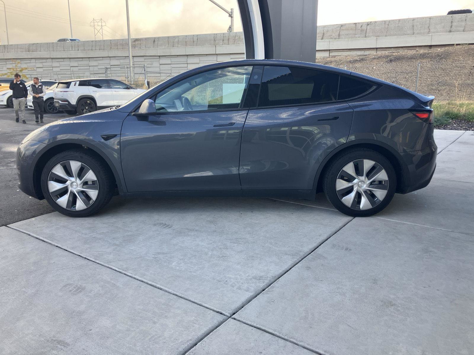 Used 2023 Tesla Model Y 2WD image 5