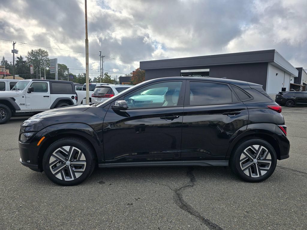 Used 2023 Hyundai Kona SE FWD image 4
