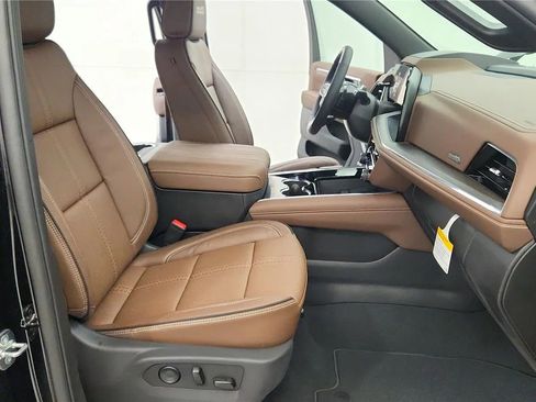 New 2026 Chevrolet Suburban High Country AWD/4WD image 36