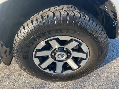 Certified 2022 Toyota 4Runner TRD Off-Road Premium image 16