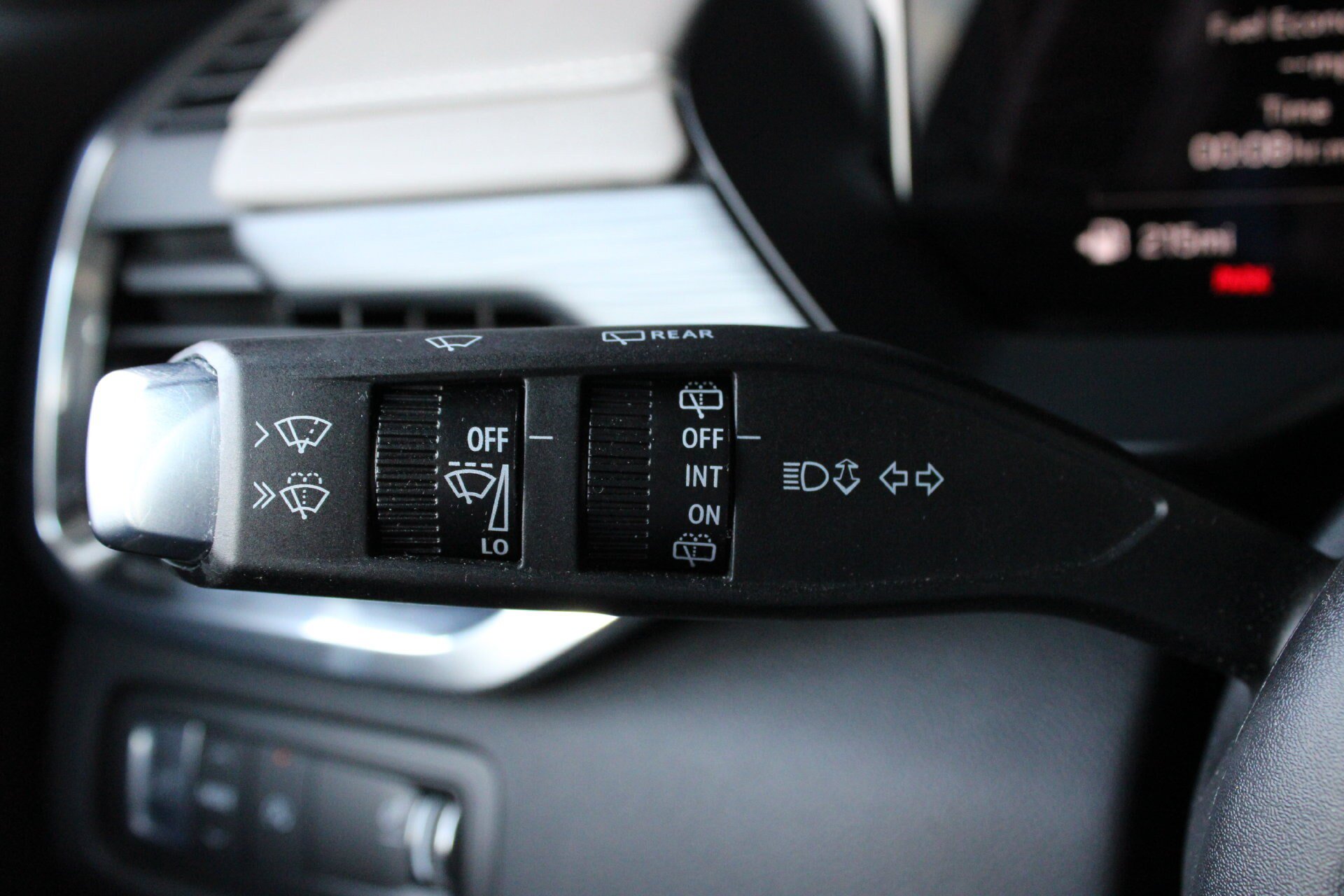 Used 2026 GMC Acadia Elevation w/ Elevation Premium Package FWD image 30