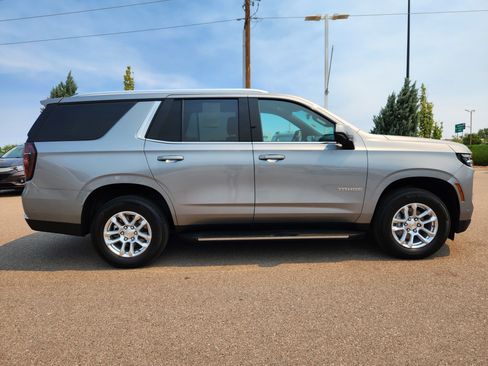 Used 2025 Chevrolet Tahoe LT AWD/4WD image 2
