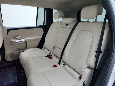 Certified 2022 Mercedes-Benz GLB 250 4MATIC w/ Premium Package Lite image 25