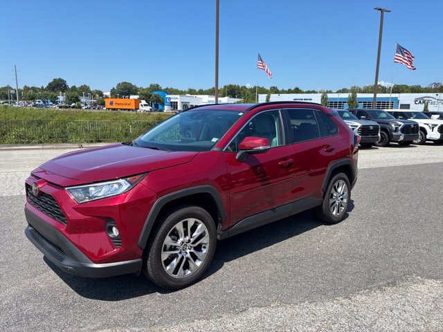 Used 2021 Toyota RAV4 XLE Premium FWD image 3